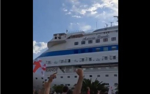 러시아 유람선 입항에 시위하는 조지아 시민들[X(옛 트위터) 캡처] 연합뉴스